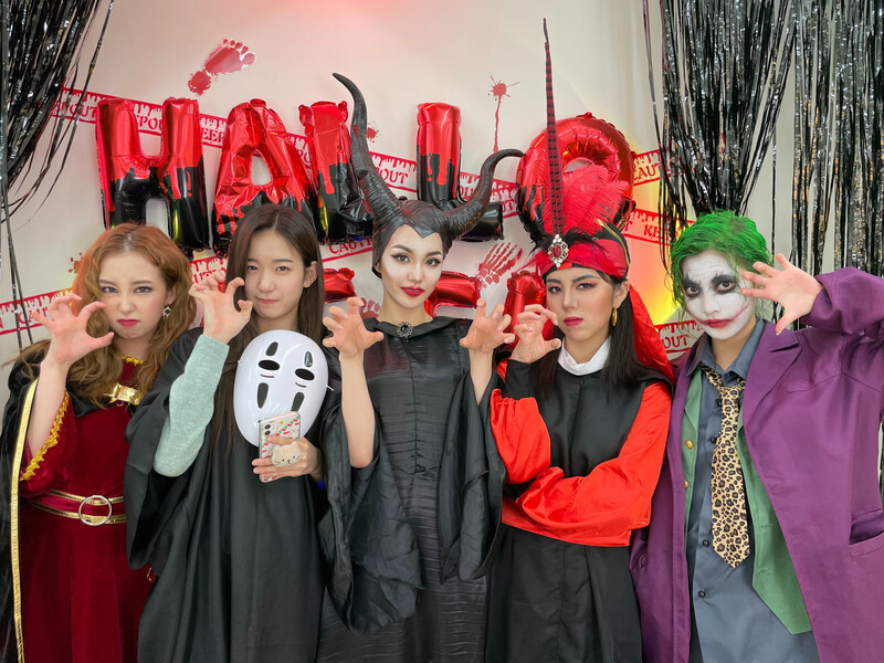 211029 WOOAH twitter update - Halloween documents 2