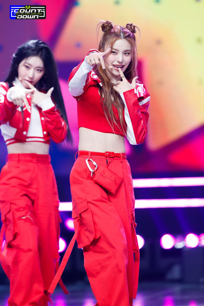 230810 ITZY Yeji - 'CAKE' at M COUNTDOWN documents 11