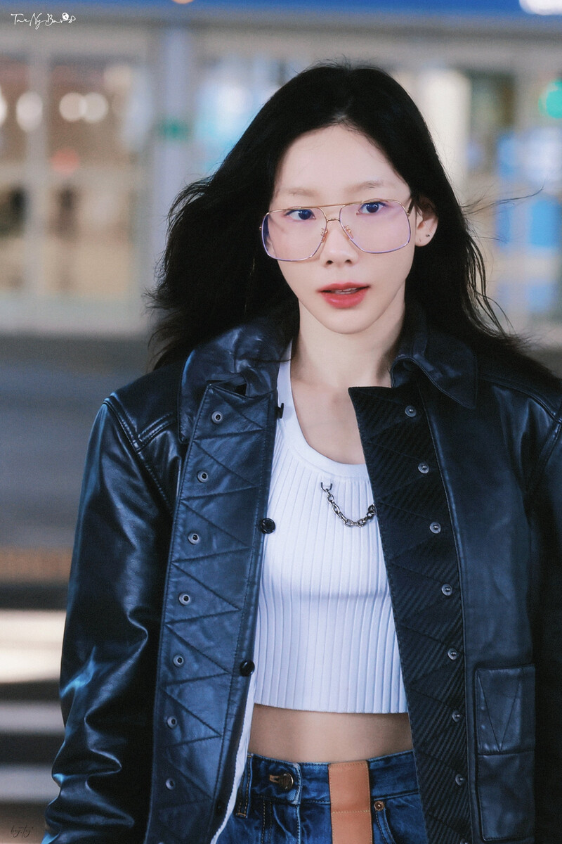 231004 Taeyeon - Incheon International Airport documents 5