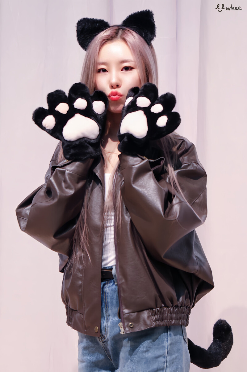 231112 Whee In - Apple Music Fansign Event documents 13