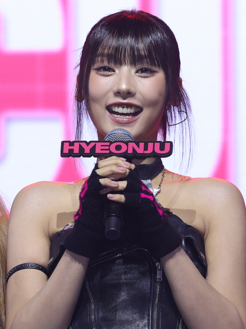 240806 UNIS Hyeonju - 'CURIOUS' Comeback Showcase documents 1