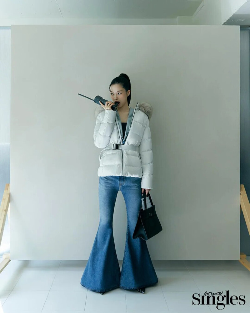 Naeun for Singles Magazine X THE NORTH FACE | November 2023 Issue documents 4