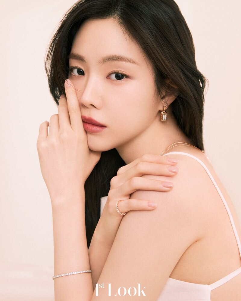 SON NAEUN for 1st LOOK Magazine x GOLDENDEW Jewellery Vol. 260 Issue 2023 documents 2