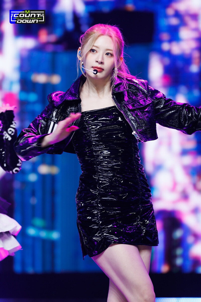 221229 STAYC Seeun 'RUN2U' at M Countdown documents 5