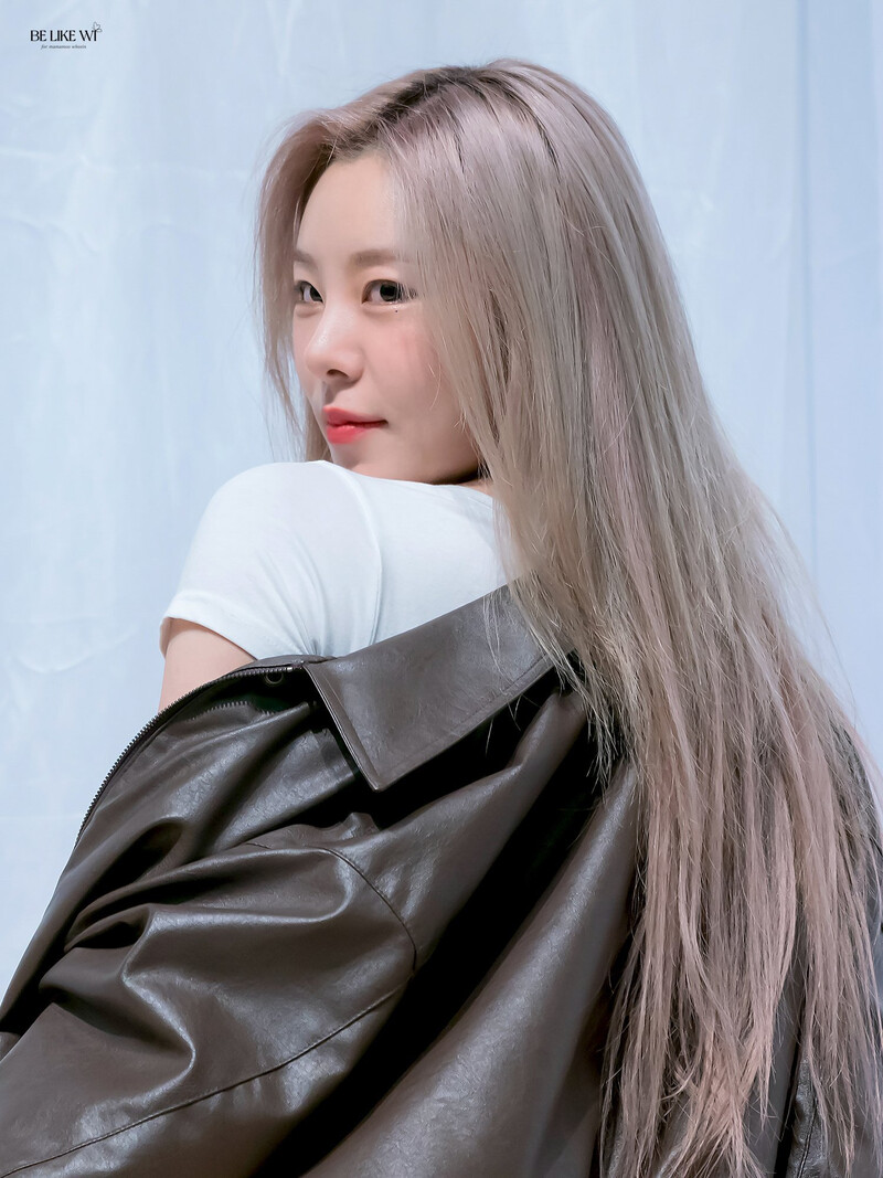 231112 Whee In - Apple Music Fansign Event documents 25