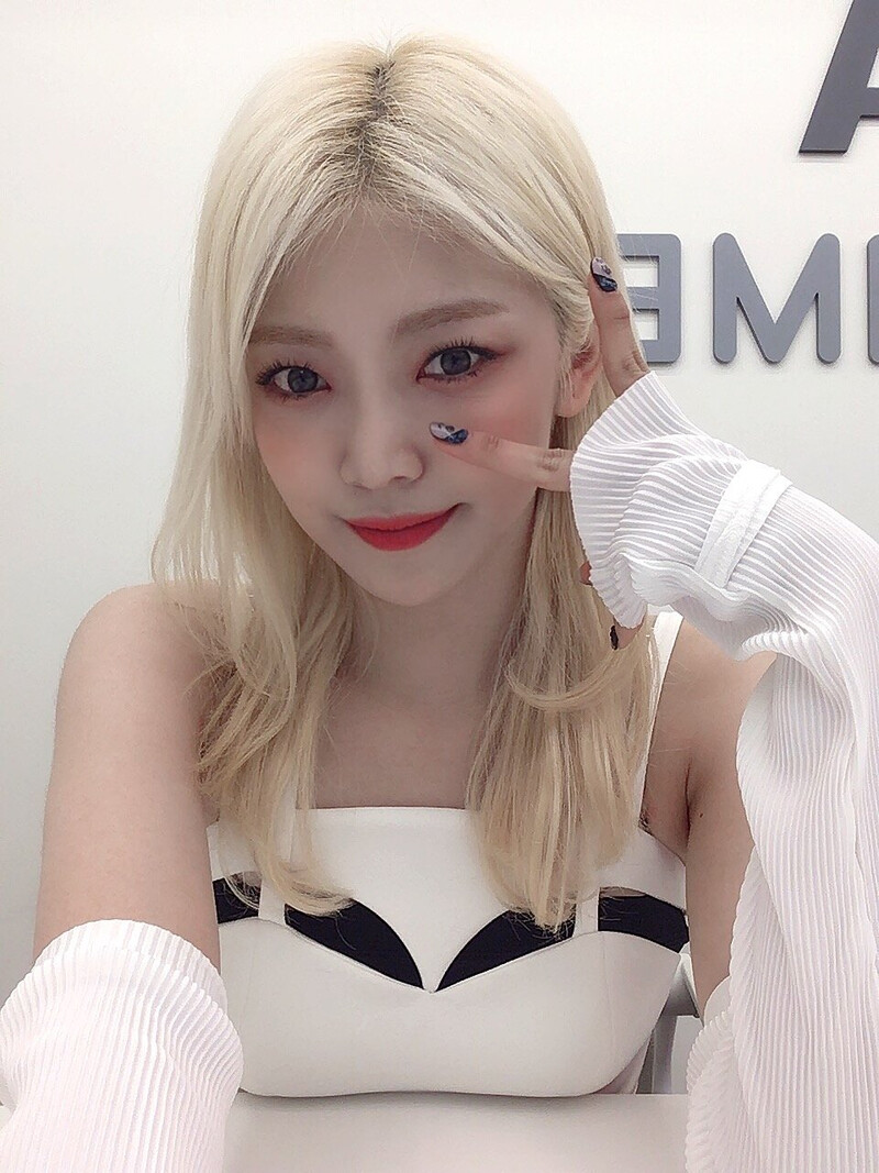 210531 Onda Twitter Update (EVERGLOW) documents 2