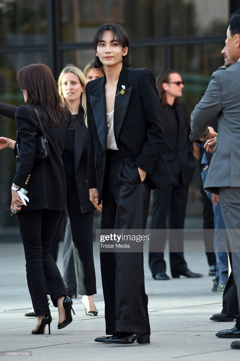 230613 SEVENTEEN Jeonghan at YSL MEN’S SUMMER 24 SHOW documents 11