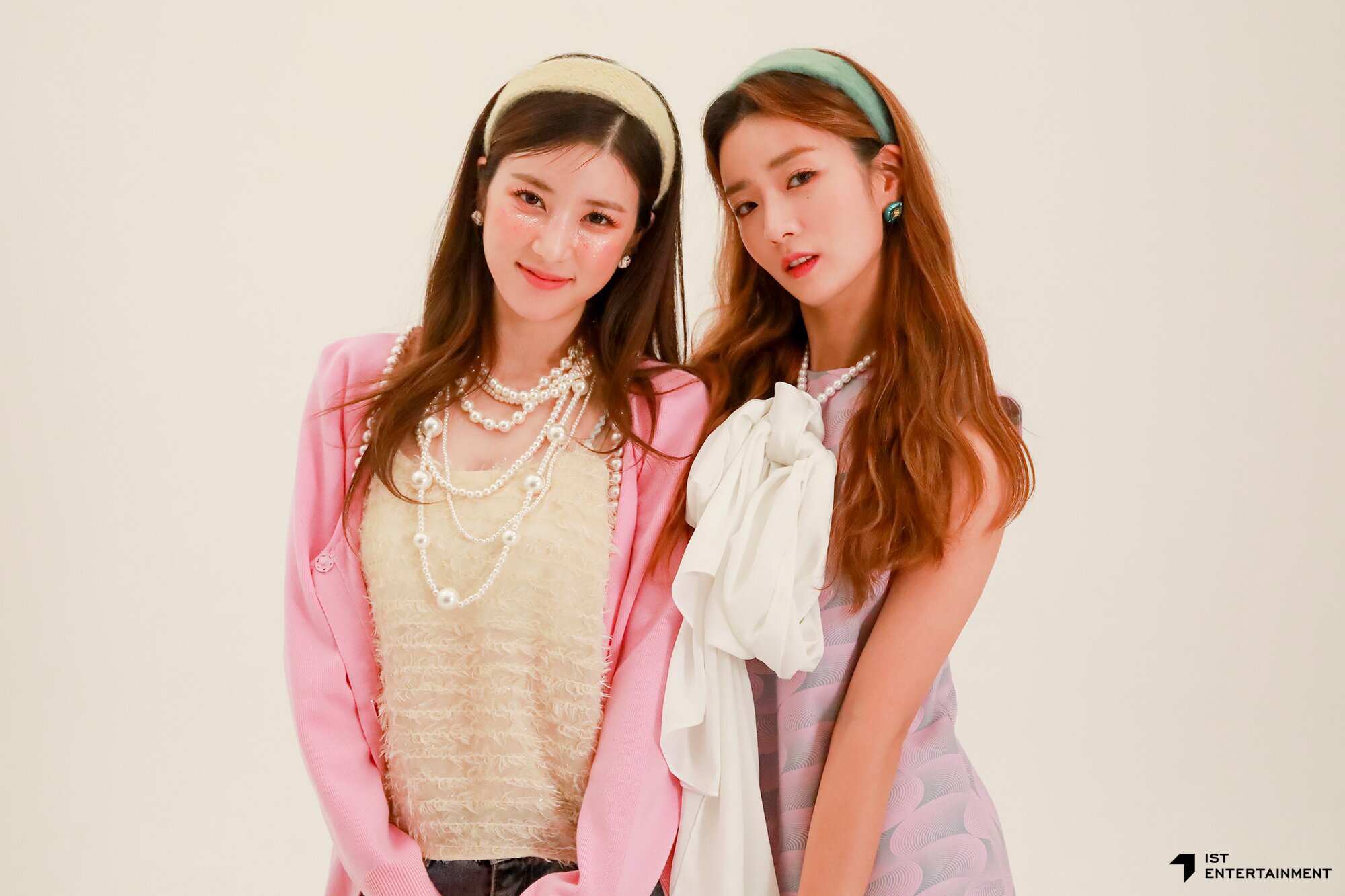 December 24, 2021 IST Naver Post - Apink Bomi & Chorong - Your Vibe  Magazine Photoshoot Behind | Kpopping