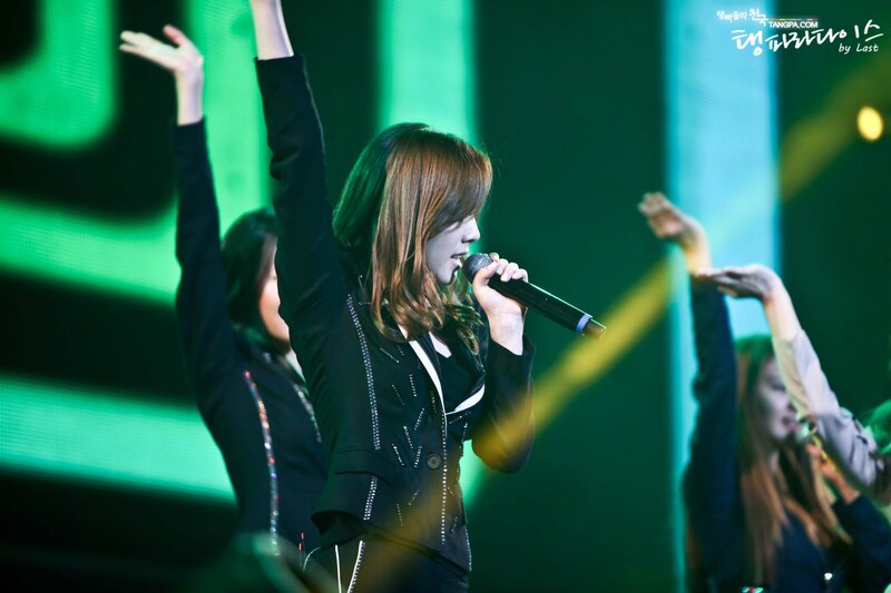 121021 Girls' Generation Taeyeon at GS& Concert documents 27