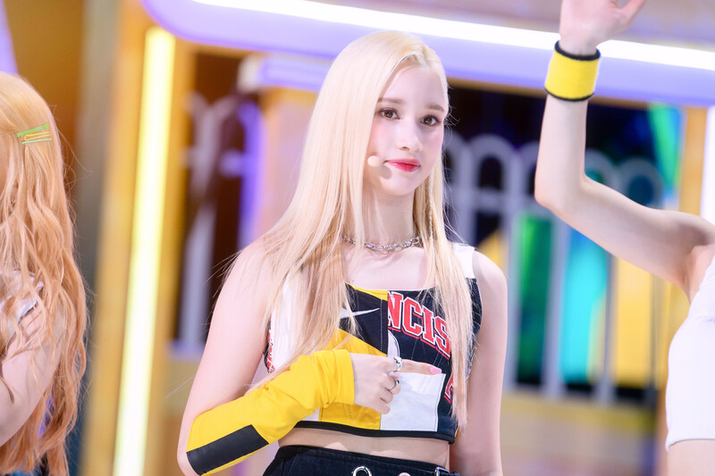 220703 Kep1er Bahiyyih 'Up!' at Inkigayo documents 3