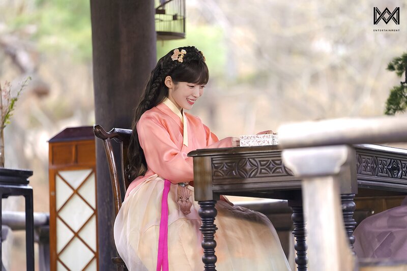220907 WM Naver Post - OH MY GIRL Arin - 'Alchemy of Souls' Behind documents 7