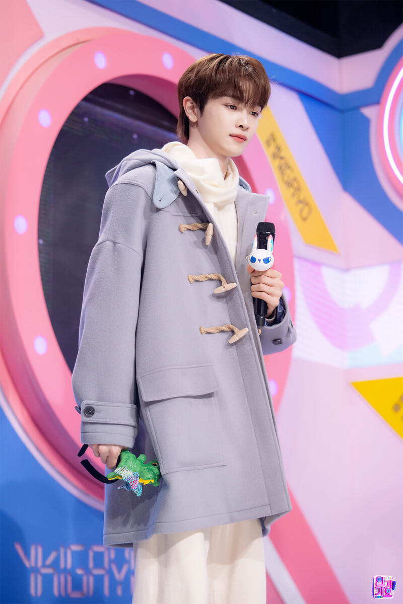 240107 MC Sungchan at Inkigayo documents 6