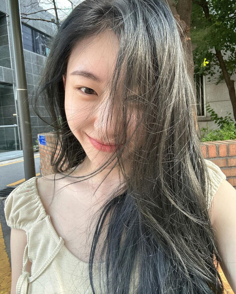 230619 - ITZY Chaeryeong Instagram Update documents 5