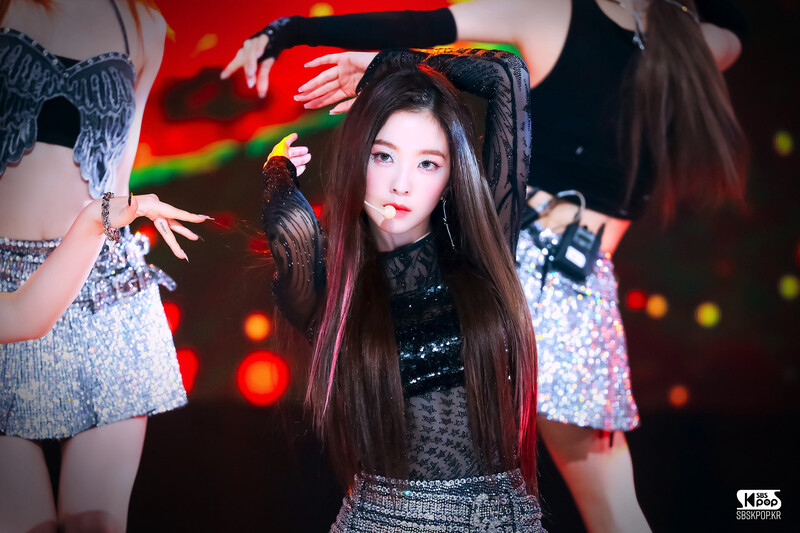 240707 Red Velvet Irene - 'Cosmic' at Inkigayo documents 5