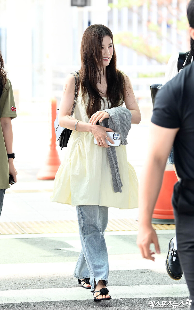 240719 Apink CHORONG at Incheon International Airport leaving for 'One Tone Concert' in Taiwan documents 3