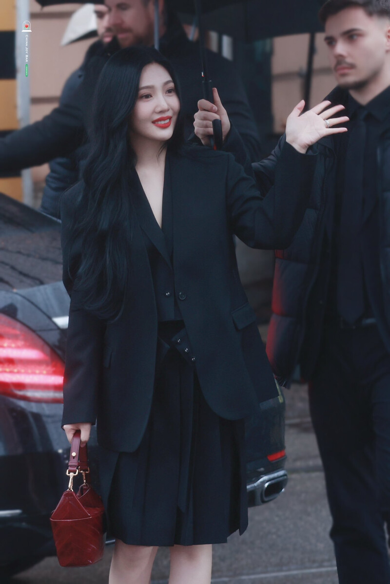 240223 Red Velvet Joy - Tod's FW 2024 Fashion Show in Milan documents 4