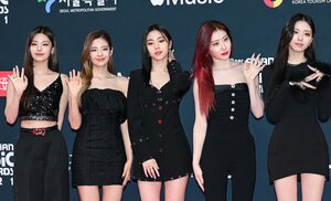 211211 ITZY at MAMA 2021 Red Carpet
