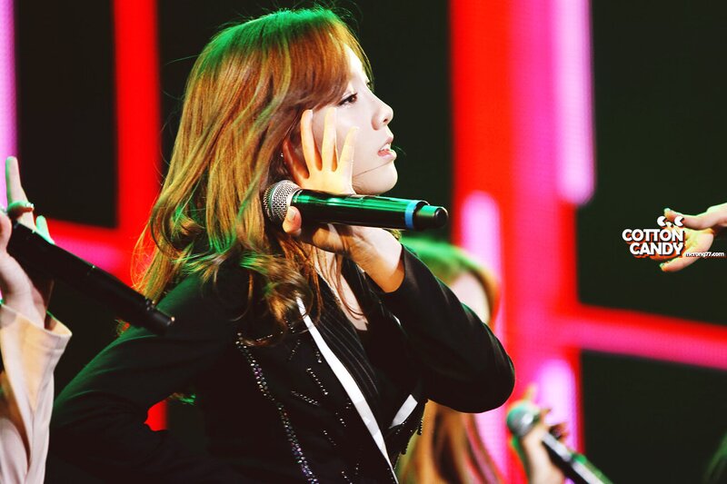 121021 Girls' Generation Taeyeon at GS& Concert documents 4