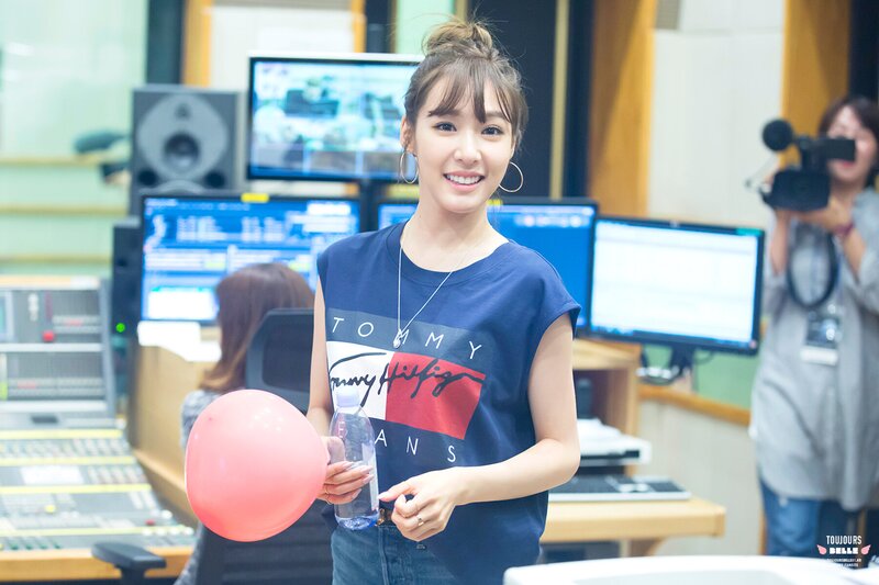 160517 Girls' Generation Tiffany at KBS Kiss The Radio documents 5
