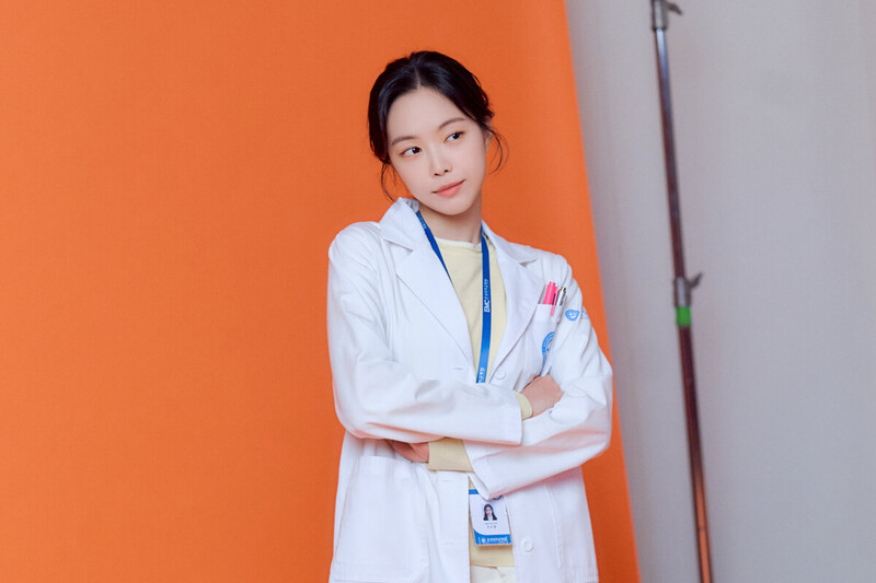 220102 YG Stage Naver Post - Naeun - 'Ghost Doctor' Behind | kpopping