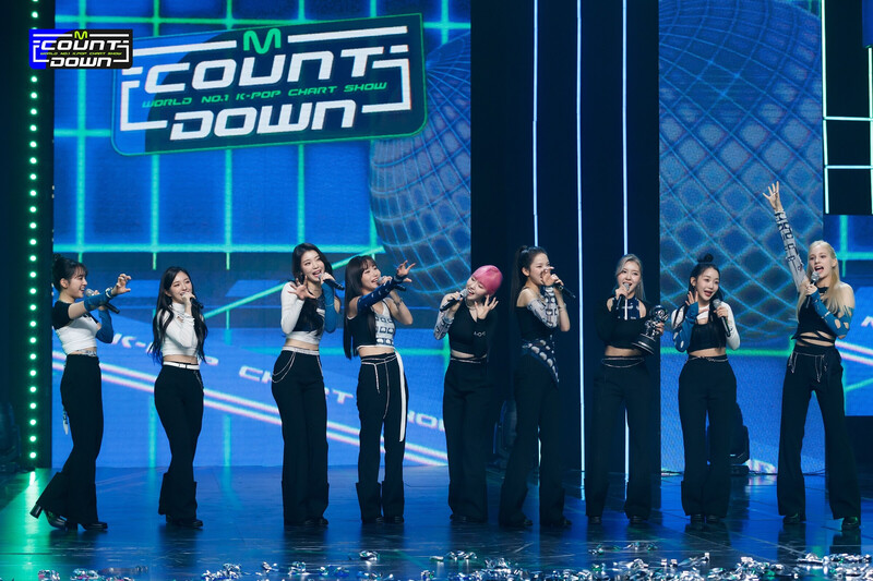 220113 Kep1er - 'WA DA DA' + Encore Stage at M Countdown documents 16