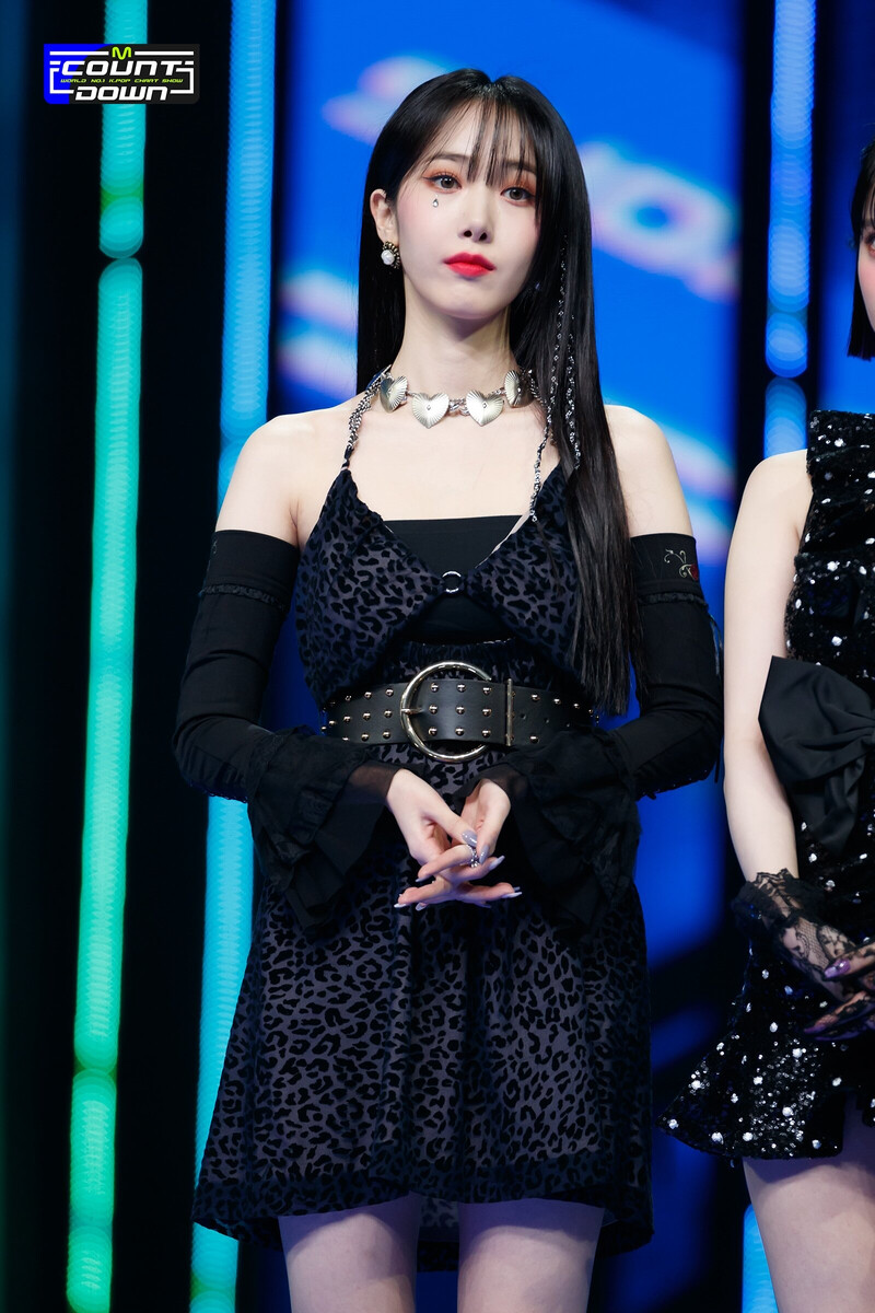 220217 VIVIZ - 'BOP BOP!' + Encore Stage at M Countdown documents 10