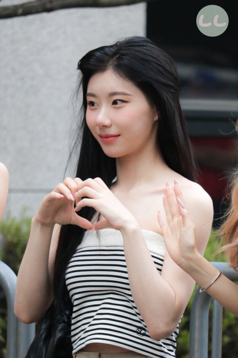 220722 ITZY Chaeryeong - Music Bank Commute documents 4