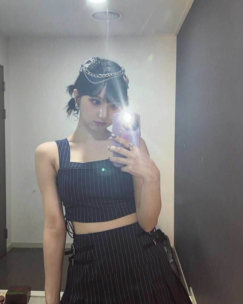 230203 VIVIZ Eunha Instagram Update documents 5