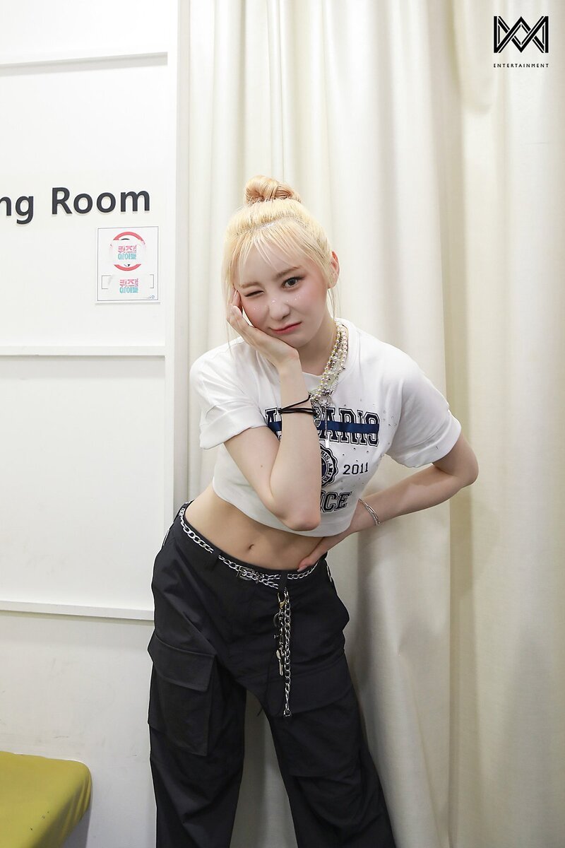 230603 WM Naver - Lee Chae Yeon 'KNOCK' Promotion Activities Behind documents 16