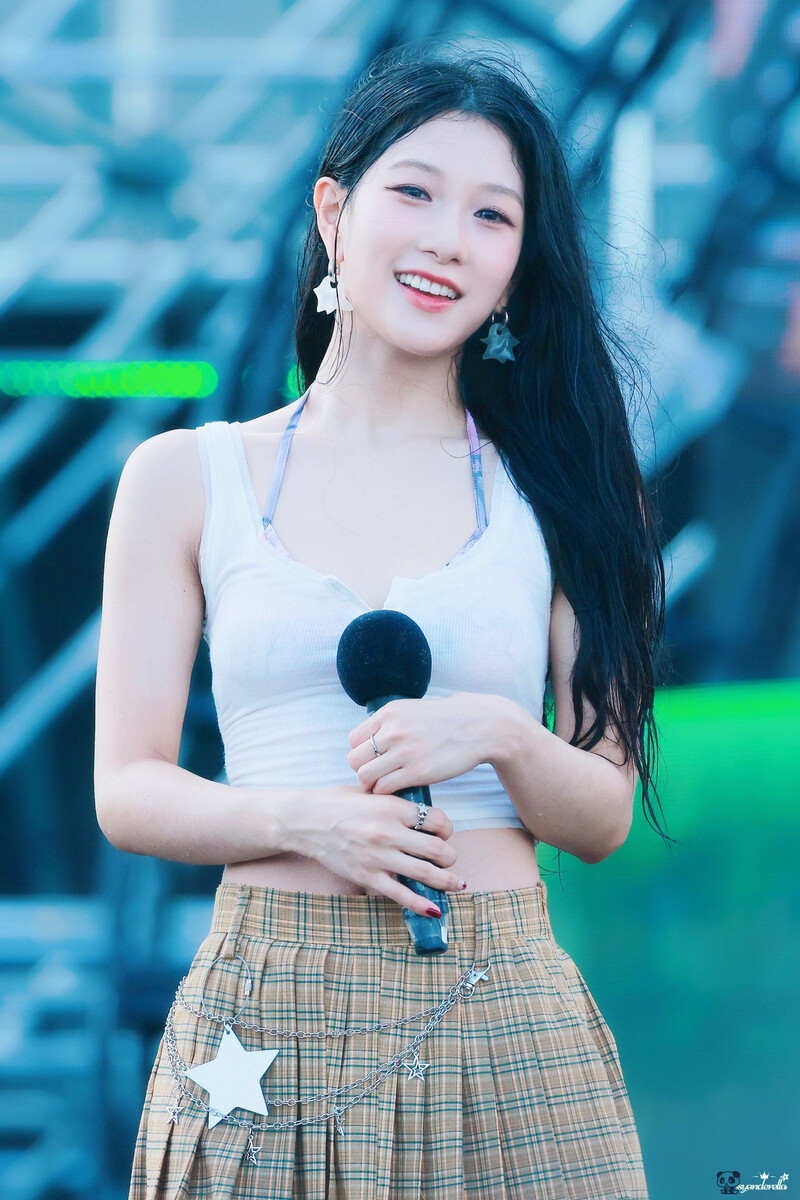 240727 fromis_9 Seoyeon at Waterbomb Festival 2024 in Busan documents 2