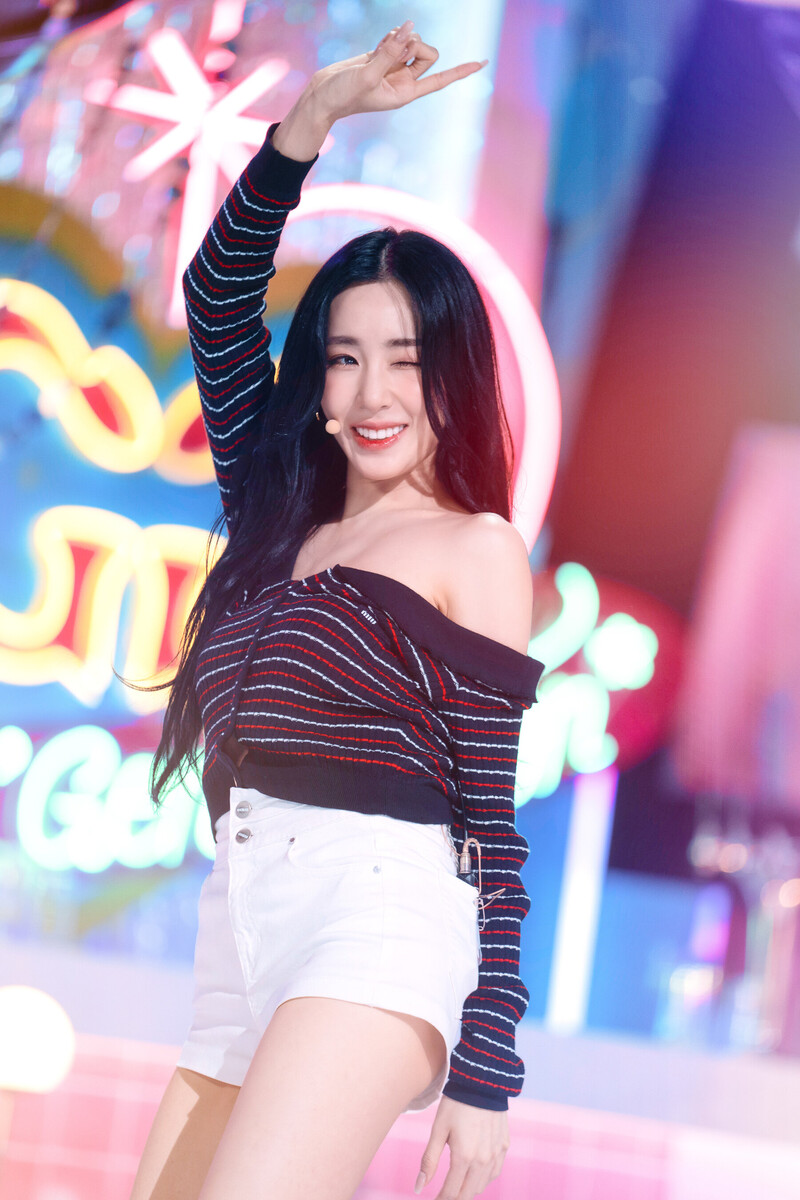 Girls' Generation Tiffany - 'FOREVER 1' at Inkigayo documents 29