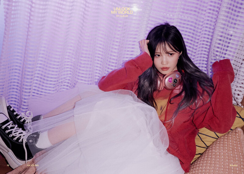 fromis_9 - 1st Album ‘Unlock My World’ Concept Photos documents 1