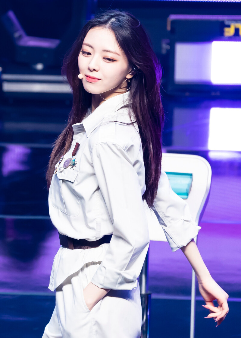220409 ITZY 1st Fanmeeting - Yuna documents 9