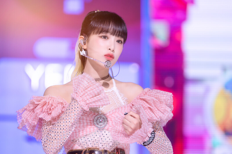 220807 YENA - 'SMARTPHONE' at Inkigayo documents 3