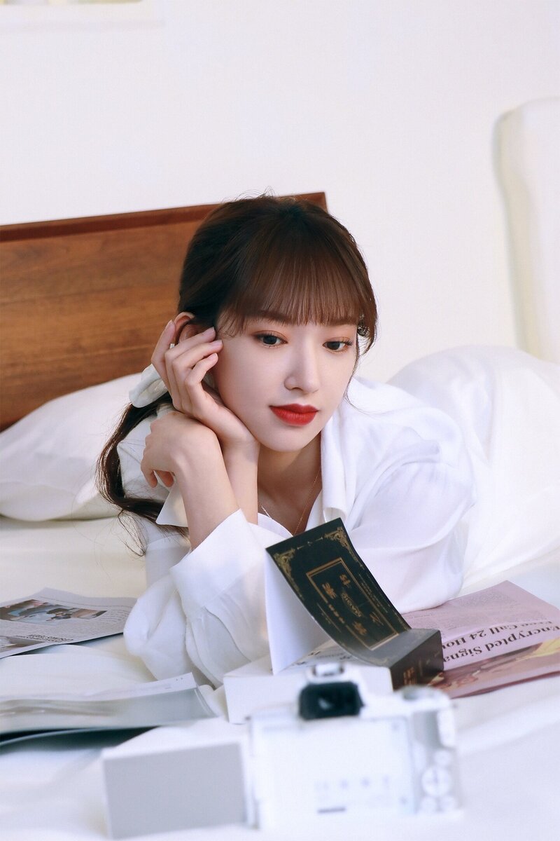 WJSN's Cheng Xiao for Canon EOS M50 Mark II documents 11