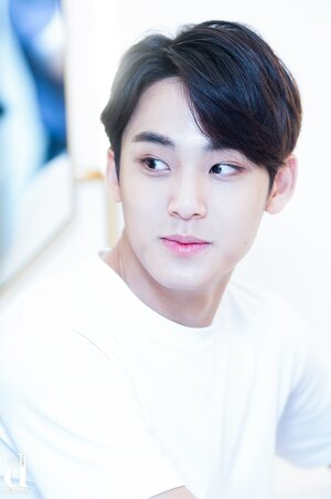 161116 SEVENTEEN for MBC Every1 'StarShow 360' preparation [Dispatch] - Mingyu