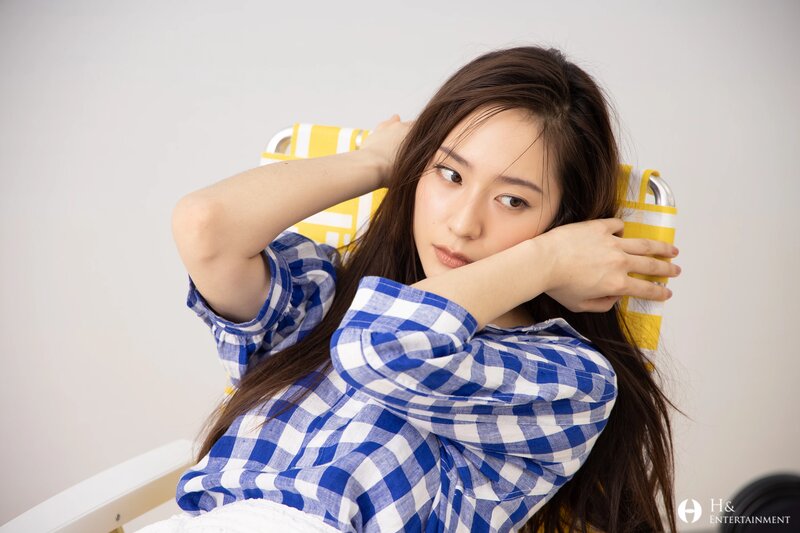210402 H&D Naver Post - Krystal's Marie Claire Photoshoot Behind documents 18