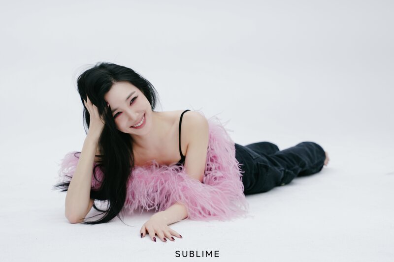 230401 SUBLIME Naver Post - Tiffany Young - GQ Photoshoot Behind documents 14