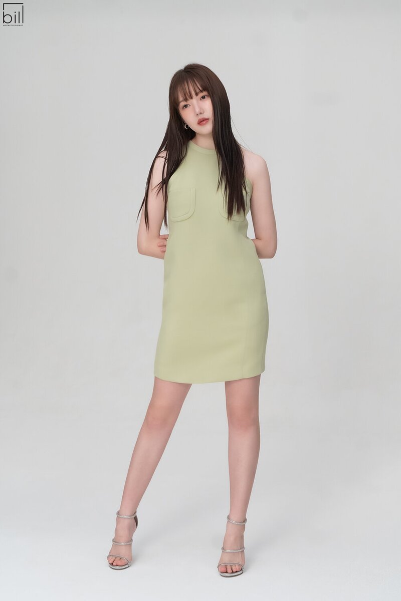 230901 Bill Entertainment Naver Post - YERIN for 'Star1 Magazine' behind documents 6