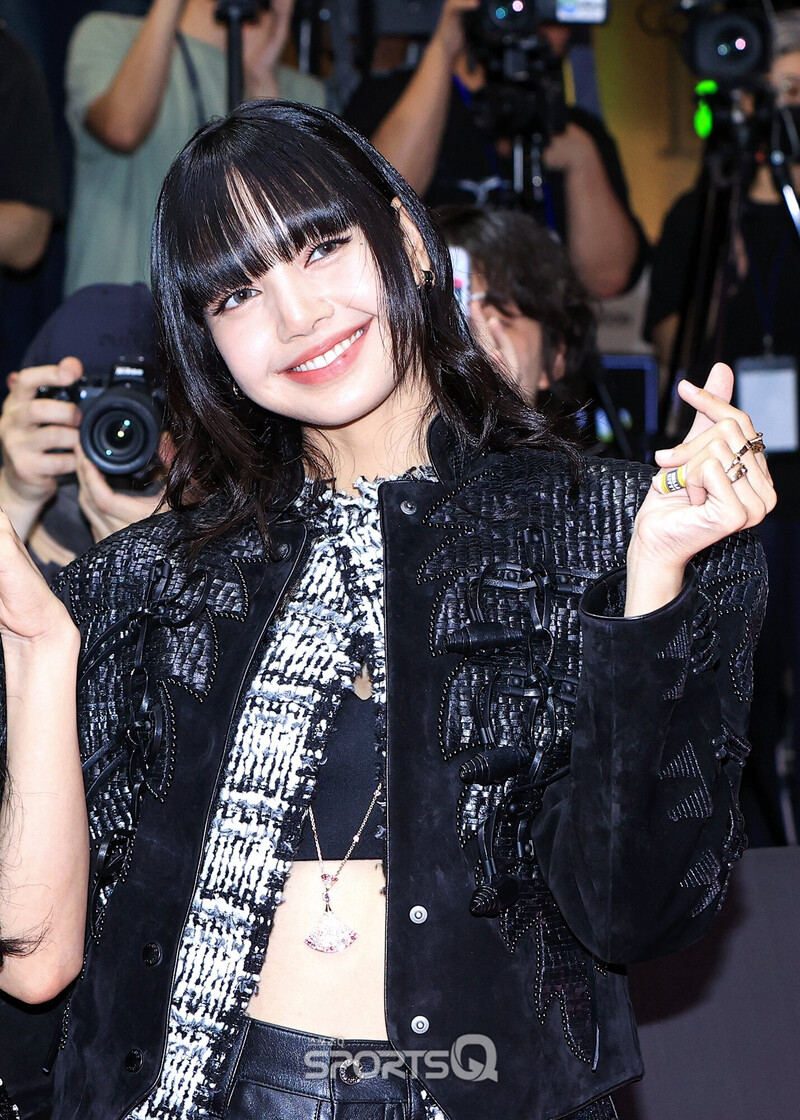 240809 Lisa - Pink Carpet Event for BLACKPINK 'BORN PINK World Tour in Cinema' documents 2