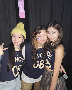 231022 - TZUYU Instagram Update with DAHYUN n JEONGYEON