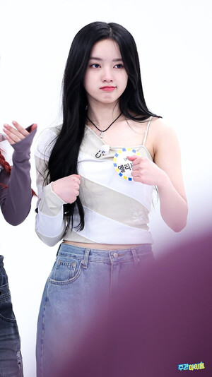 240409 MBC Naver Post - UNIS Elisia at Weekly Idol