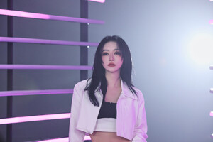 241227 Dreamcatcher Naver Post - SuA - 'JUSTICE' MV Behind