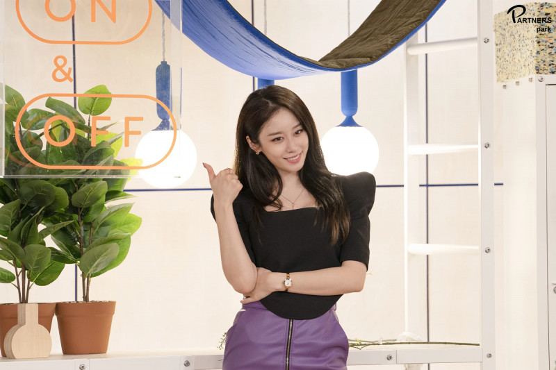201012 Partners Park Naver Post - Jiyeon 'On and Off' Behind documents 12