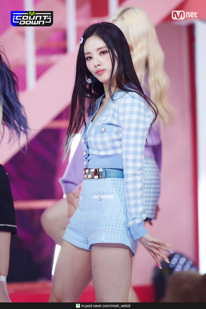 210902 fromis_9 - 'Talk & Talk' at M Countdown documents 14