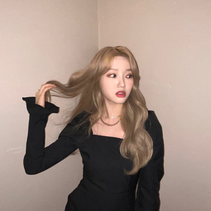 220401 LOONA Twitter Update - GoWon documents 3