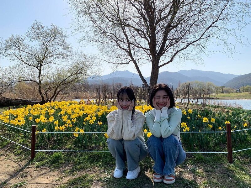 220615 TWICE Momo Instagram Update with Jihyo documents 2