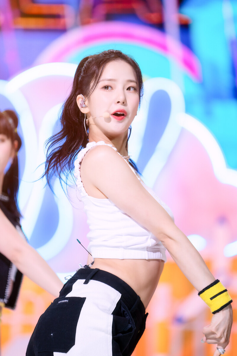 220703 Kep1er Yujin 'Up!' at Inkigayo documents 26