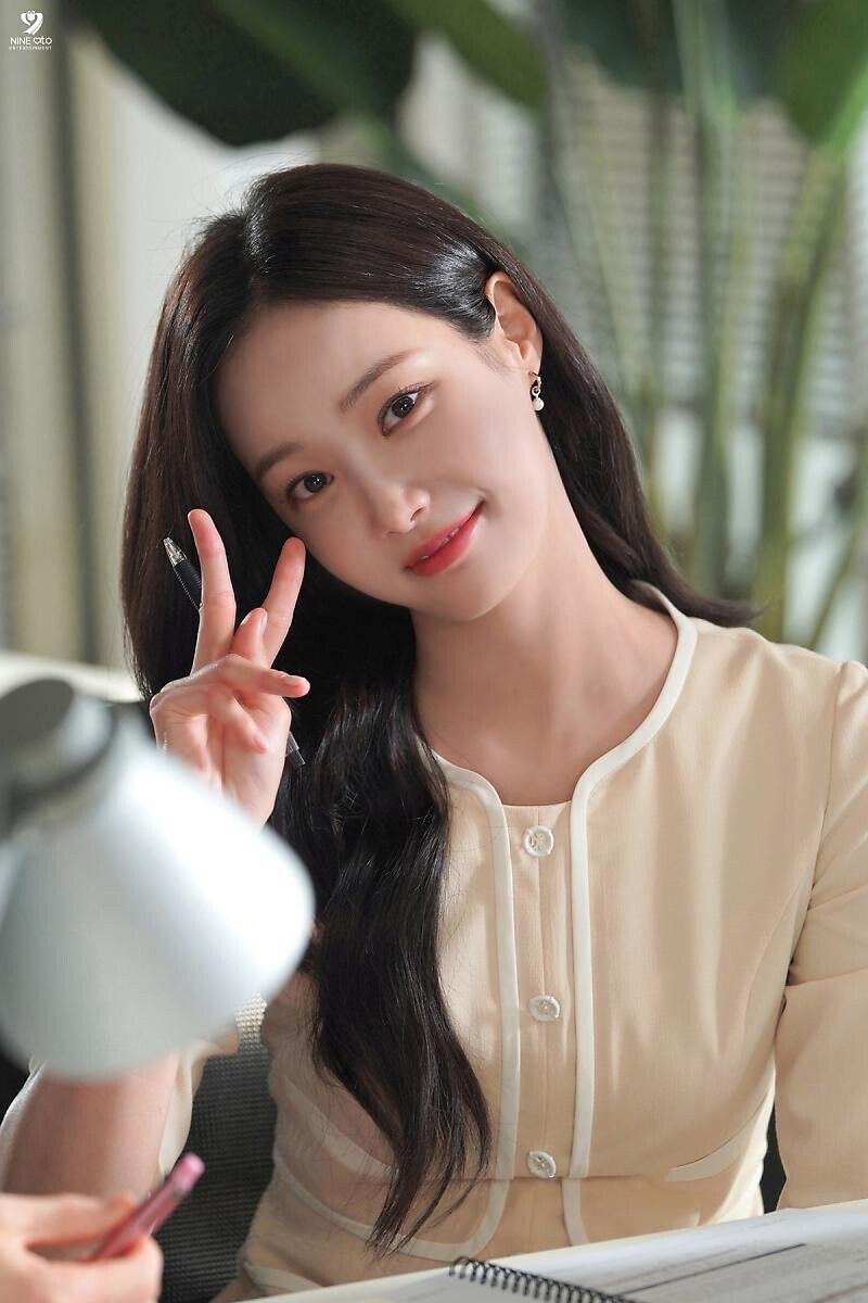 230707 9Ato Entertainment Naver Post - Yeonwoo 'MBC NUMBERS Photoshoot Behind' documents 13