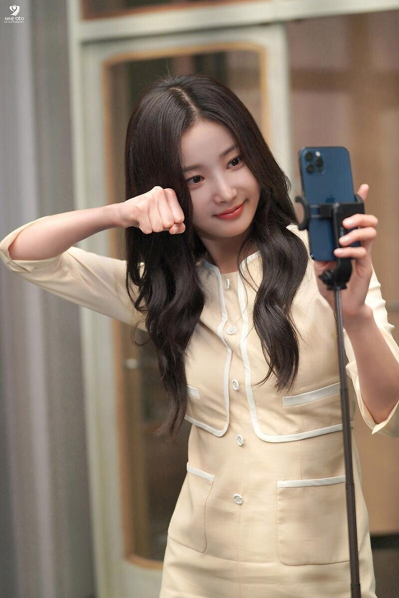 230707 9Ato Entertainment Naver Post - Yeonwoo 'MBC NUMBERS Photoshoot Behind' documents 8